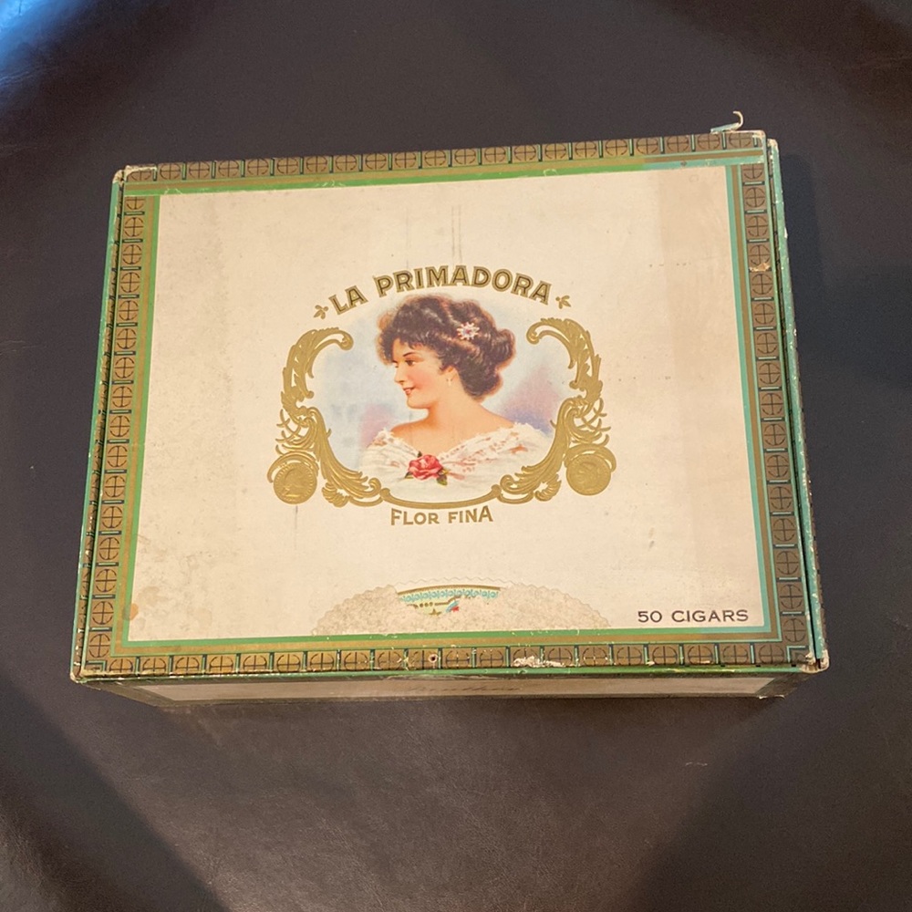 La Primadora vintage cigar box